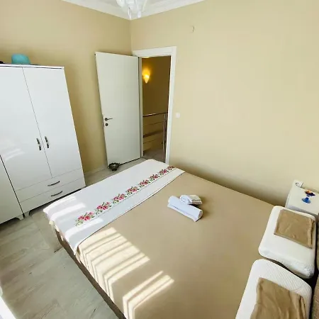 Ozel Havuzlu F Celik Villalari Vilă *