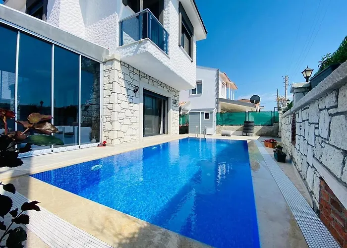 Ozel Havuzlu F Celik Villalari Vilă *