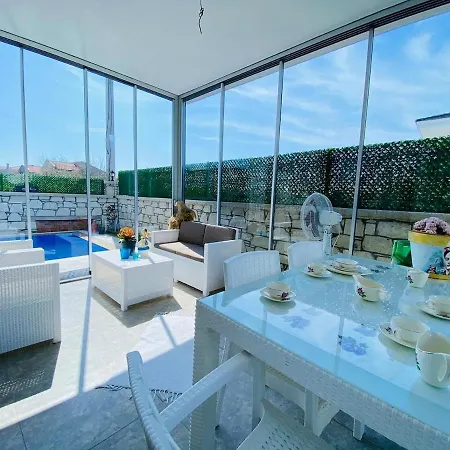 Вилла Ozel Havuzlu F Celik Villalari *