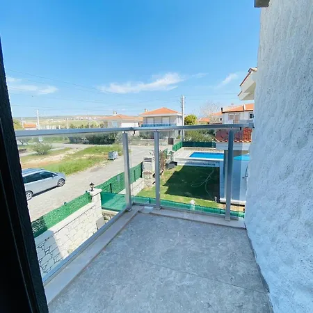 Ozel Havuzlu F Celik Villalari Вилла *